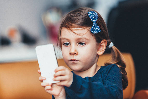 enfant devant un écran